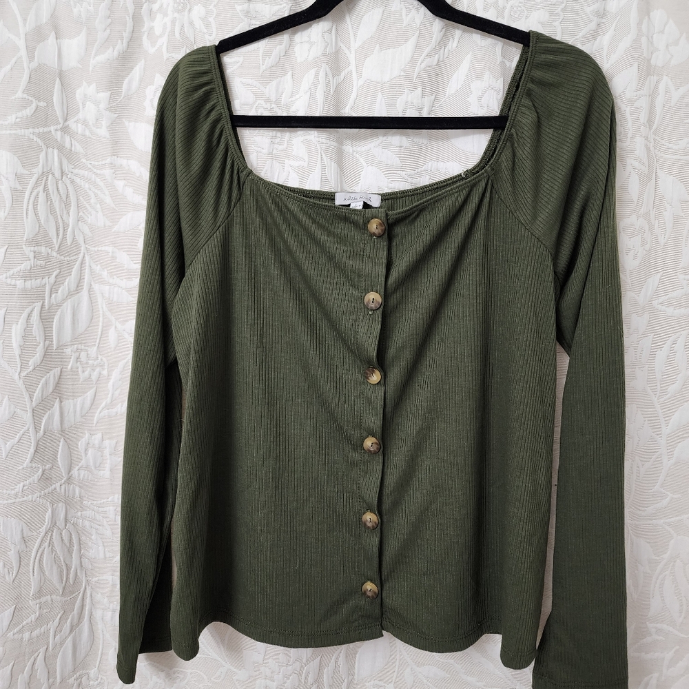 White Birch Green Buttoned Ruched Top. NWOT - Picture 4 of 6